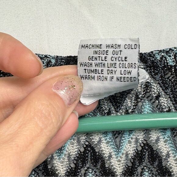 Chevron Patterned Black and White Bon Worth Women's LP Top - Picture 8 of 10